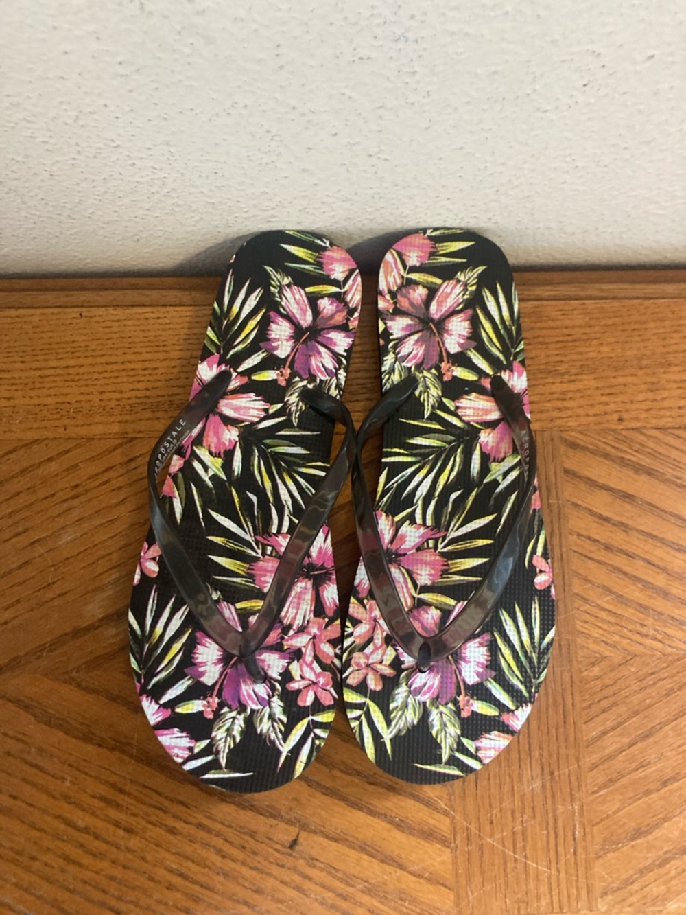 NWT AEROPOSTALE Floral Tropical Flip Flops (8)